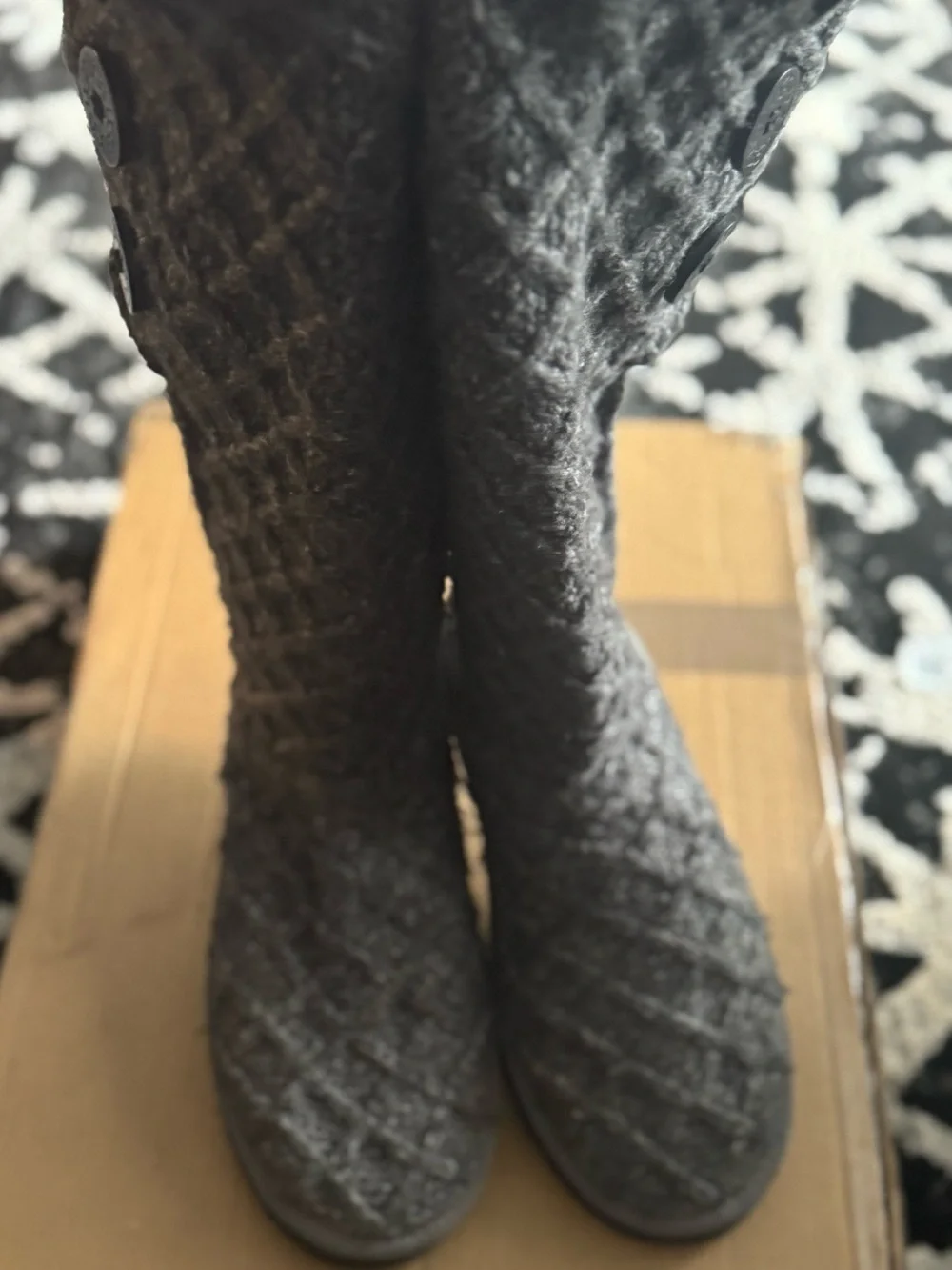 Ugg Women’s Gray Knit Button-Accent Winter Boots size 10